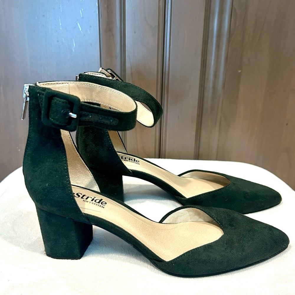 LifeStride Admire Ankle Strap Pointed Toe Suede Pump in Forest Green, Size 6.5 - Picture 6 of 13